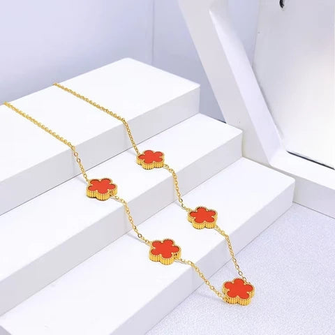 Цветно позлатено колие с форма на цвете