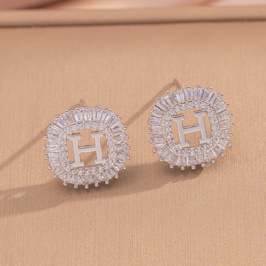 Обеци с циркон и буквата H